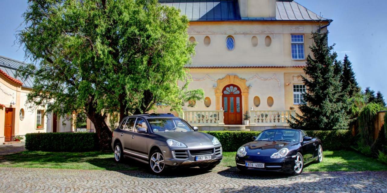 Penzion Tillerova Vila ลาซนิเย โบห์ดาเนช ภายนอก รูปภาพ