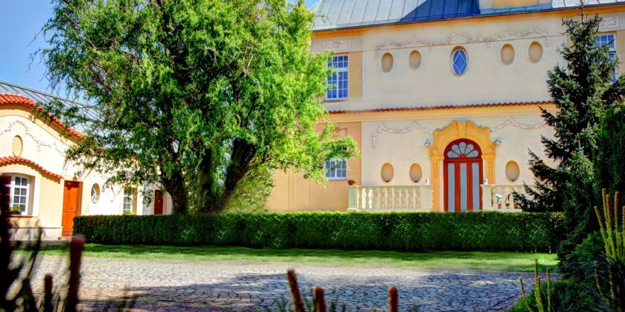 Penzion Tillerova Vila ลาซนิเย โบห์ดาเนช ภายนอก รูปภาพ